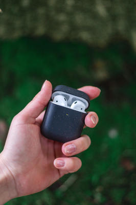 Woodcessories BioCase Antimikrobiell Black für Airpods 1 & 2