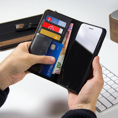 Woodcessories EcoWallet Walnuss für iPhone 11