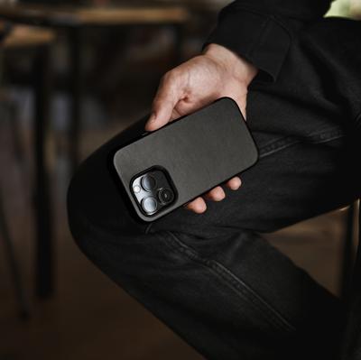 Woodcessories Bio Leather Case Schwarz für iPhone 12/12 Pro
