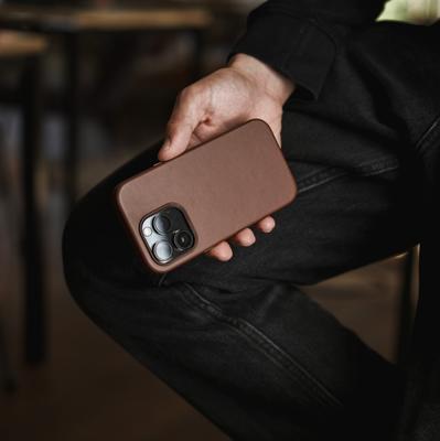 Woodcessories Bio Leather Case Braun für iPhone 14 Pro
