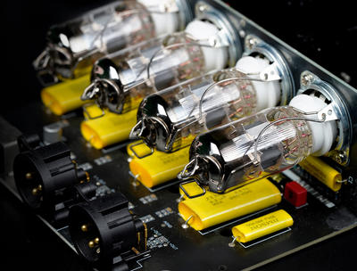 FiiO WARMER R2R Schwarz Desktop DAC mit Röhrenpuffer